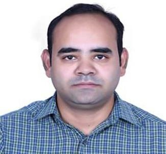 Dr. R Naveen